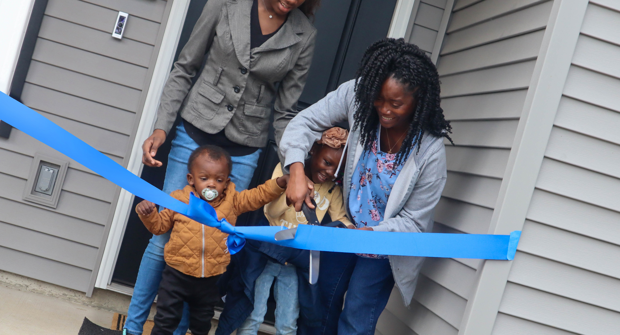 Amber and family cutting ribbon